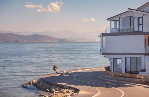 Dali Town Hotel | 大理洱朵花园海景酒店