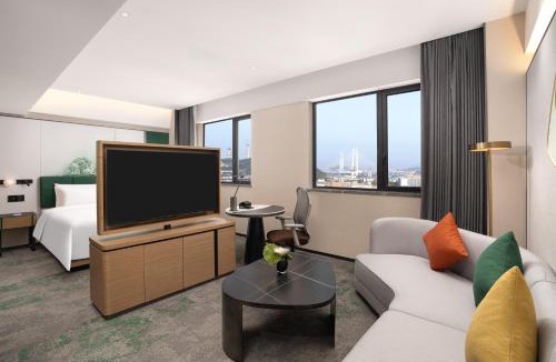 Zhenhai District Hotel | 宁波镇海招宝山希尔顿欢朋酒店