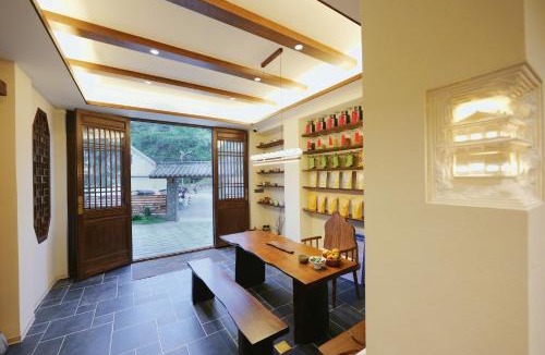 Wudangshan National Park House | 安驿小筑 ChillVibe中古侘寂风美学民宿武当山景区售票处店
