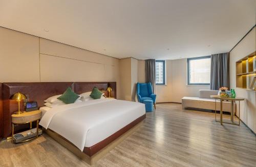 Long Hua Hotel | 宜尚Plus酒店海口友谊阳光城国贸中心店