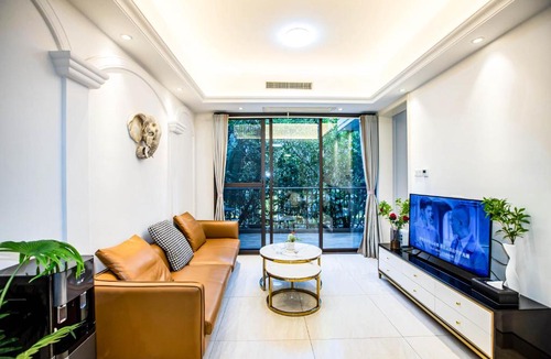 Tianya District Villa | 山河远阔泳池别墅三亚湾椰梦长廊店