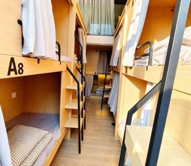 Longhua District Hostel | 山海男生青旅-深圳北站店