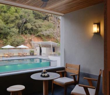 Panyu Hotel | 岁集见山 Suyab Mountain Encounter
