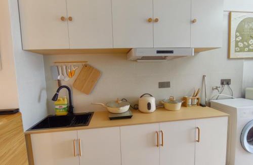Honghuagang District Apartment | 市中心2室1厅全景落地窗房全屋空调免费停车