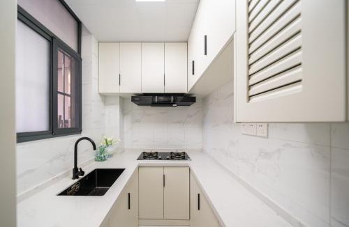 Huaihai Road Commercial Area Apartment | 希之民宿&现代公寓
