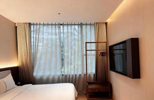 Guangzhou Central Business District Hotel | 广州市天河北囍啡酒店龙口西地铁站店 Xi Coffee hotel