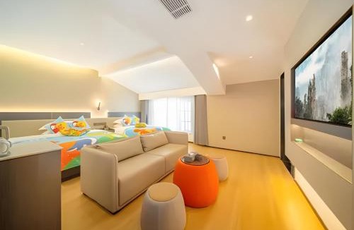 Wulingyuan Hotel | 张家界云栖美景酒店-ZhangJiaJie National Forest Park East Gate-EnglishButler Service - CustomizedTravel Routes - Purchase ScenicTickets