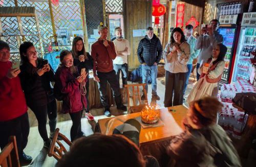 Wulingyuan Hostel | 张家界集结号公馆 Zhangjiajie Jijiehao Inn Avator Mountin-National Park-East Gate, Meeting Friends-Common Area-Poor teble-COFFEE-BEER-Laundry-Party, FREE Breakfast, Book tickets in advance, Chinese Calligraphy&Tea&Kung Fu Course
