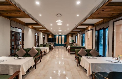 Wuhou Hotel | 成都水街黉台酒店