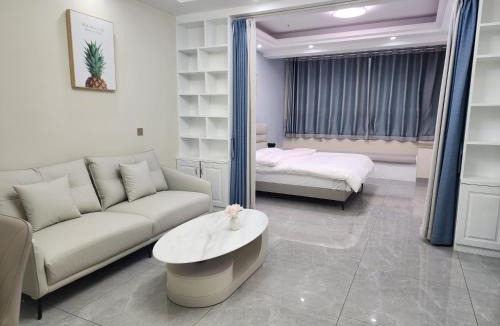 Qujiang District Apartment | 拾光民宿公寓酒店