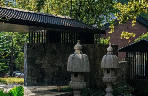 Changjiang County Hotel | 景德镇行山世外东篱院民宿