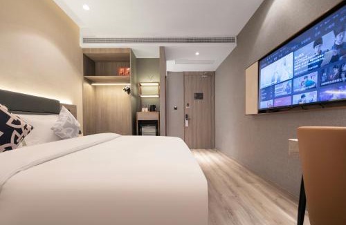 Jiangxia District Hotel | 朗丽兹酒店武汉光谷金融港工程大学店
