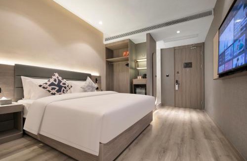 Jiangxia District Hotel | 朗丽兹酒店武汉光谷金融港工程大学店