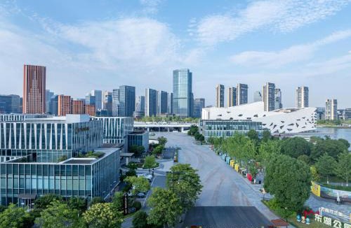 Yuhang Qu Hotel | 杭州临平艺尚雷迪森广场酒店