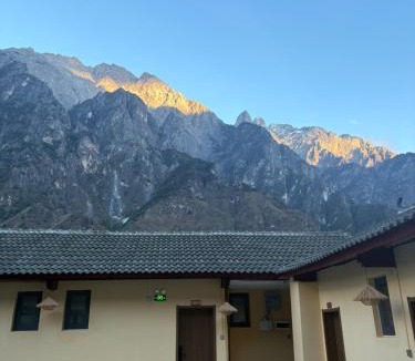 Yulong House | 枕星河民宿