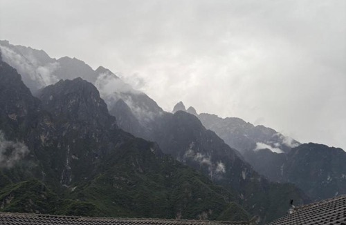 Yulong House | 枕星河民宿