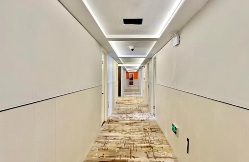 Pudong Hotel | 林曦雅居酒店 迪士尼乐园店 Linxi Yaju Hotel Shanghai Free Airport Pick-up & Drop-off & Disneyland Shuttle, full smart home facilities in all rooms, 24-hour front desk service, Disneyland shuttle service available for all guests