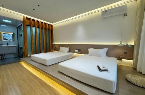Fenghuang Villa | 枫江月