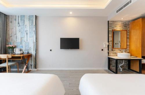 Jinhua Hotel | 柏纳酒店秦王宫梦幻谷店