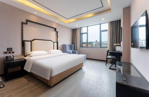 Jinhua Hotel | 柏纳酒店秦王宫梦幻谷店
