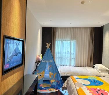Chengzhong District Hotel | 柳州万象城窑埠古镇怡程酒店