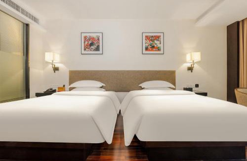 Chengzhong District Hotel | 柳州万象城窑埠古镇怡程酒店