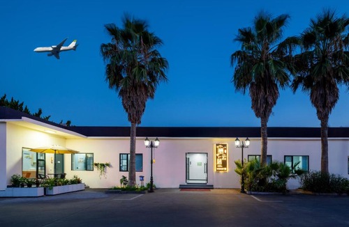 Pudong Hotel | 栖云居酒店 上海浦东机场店Shanghai Qiyunju Hotel - 24-hour free airport pick-up and drop-off Airport, 24-hour professional butler service, spacious room layout with great sense of space, relaxing spa massage service
