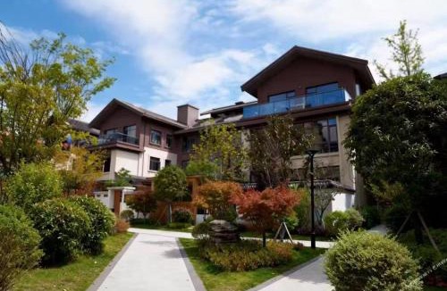 Bijie Apartment | 栖兮 花涧听雨