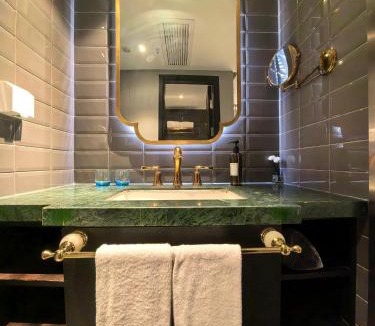 Yangpu Hotel | 桔子水晶上海五角场酒店