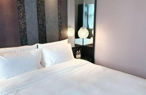 The North Bund Hotel | 桔子水晶上海北外滩酒店