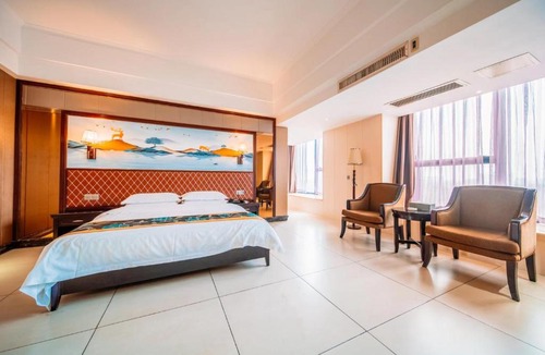 Qionghai Hotel | 椰风金隆酒店琼海银海路旗舰店