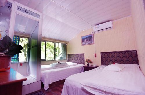 Wudangshan National Park House | 武当山仙山旅馆景区内店
