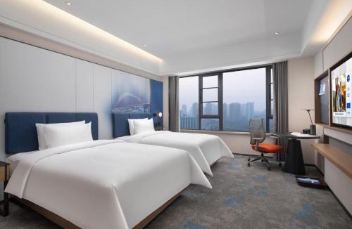 Jiangxia District Hotel | 武汉华师园北路希尔顿欢朋酒店