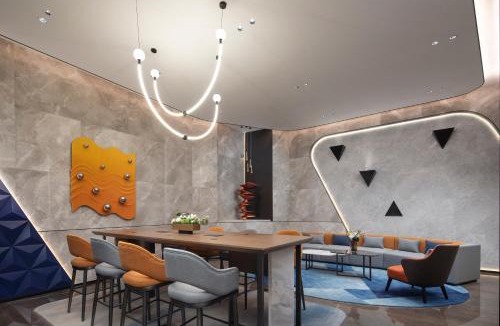 Jiangxia District Hotel | 武汉华师园北路希尔顿欢朋酒店