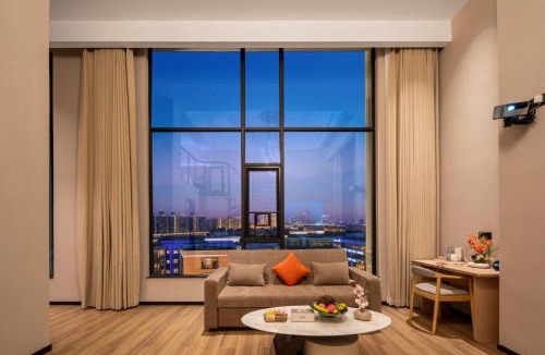 Longhu Qu Hotel | 汕头暖季臻选HANGING GARDENS hotel空中花园外砂大桥店
