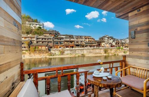 Fenghuang House | 沱江又一家江景高端民宿