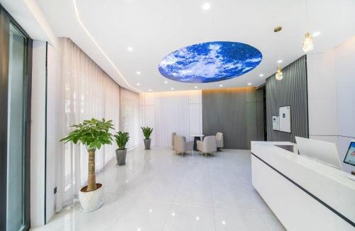 Honghe Hotel | 海悦巨幕影视酒店