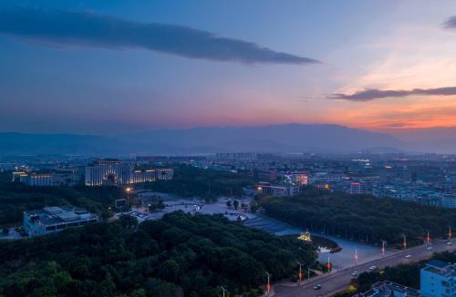 Honghe Hotel | 海悦巨幕影视酒店