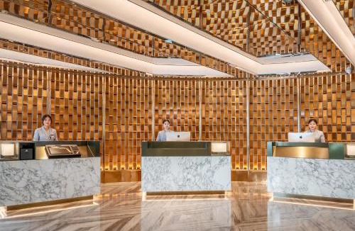 Huaqiang North Hotel | 深圳福田华强北步行街亚朵酒店