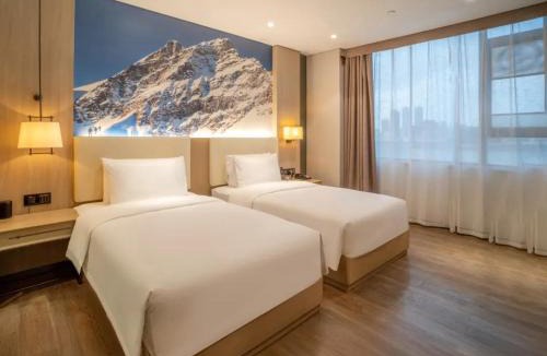 Longhua District Hotel | 深圳观澜长湖地铁站亚朵酒店