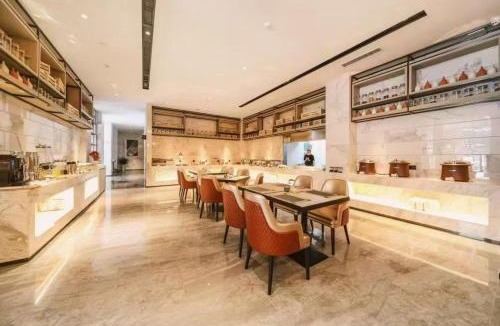 Longhua District Hotel | 深圳观澜长湖地铁站亚朵酒店
