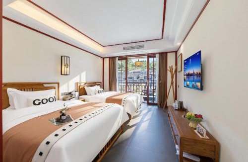 Fenghuang Bed & Breakfast | 溪桥夜语江景民宿