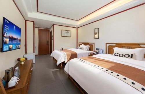 Fenghuang Bed & Breakfast | 溪桥夜语江景民宿