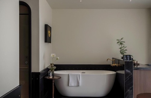 Zhuhai Gongbei Hotel | 珠海复登临酒店 Relanding Hotel