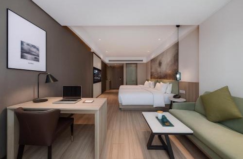 Longhu Qu Hotel | 田园亚轻珠江路美食街汕头站店