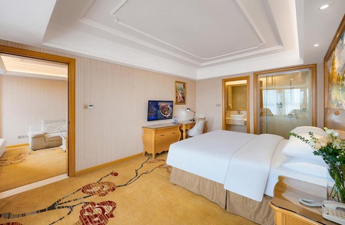 Wuhan Hotel | 维也纳国际酒店武汉天河机场宋家岗地铁站店
