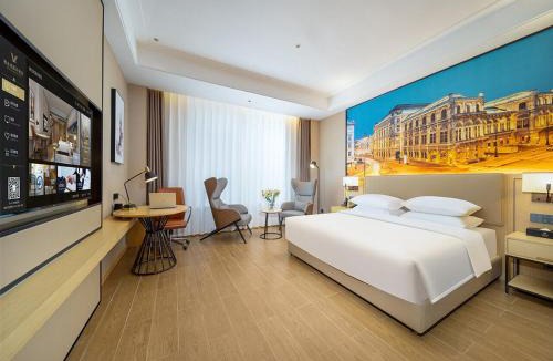 Long Hua Hotel | 维也纳国际酒店海口高铁东站吾悦广场店