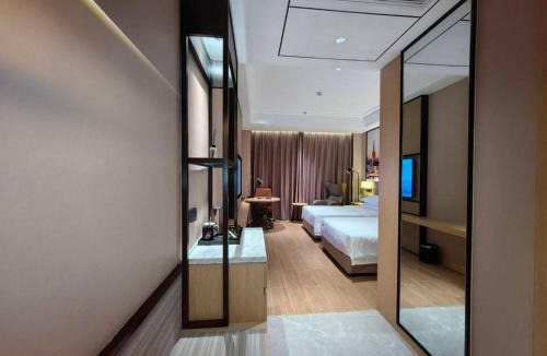 Long Hua Hotel | 维也纳国际酒店海口高铁东站吾悦广场店