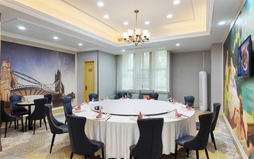 Qinghe Qu Hotel | 维也纳国际酒店淮安大学城奥体中心店