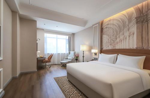 Wuhan Hotel | 维也纳国际酒店经典版武汉天河机场盘龙城地铁站店